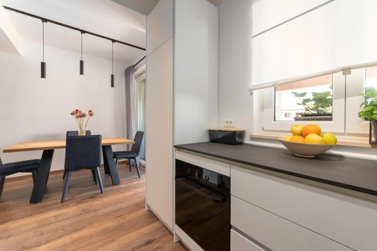 Holiday Home Maslina Porec Bagian luar foto